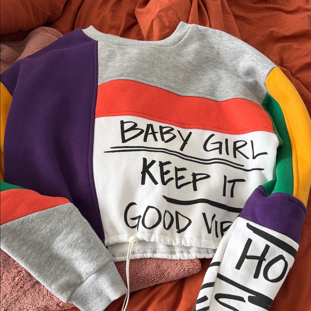 Finesse Colorful Graphic Sweatshirt